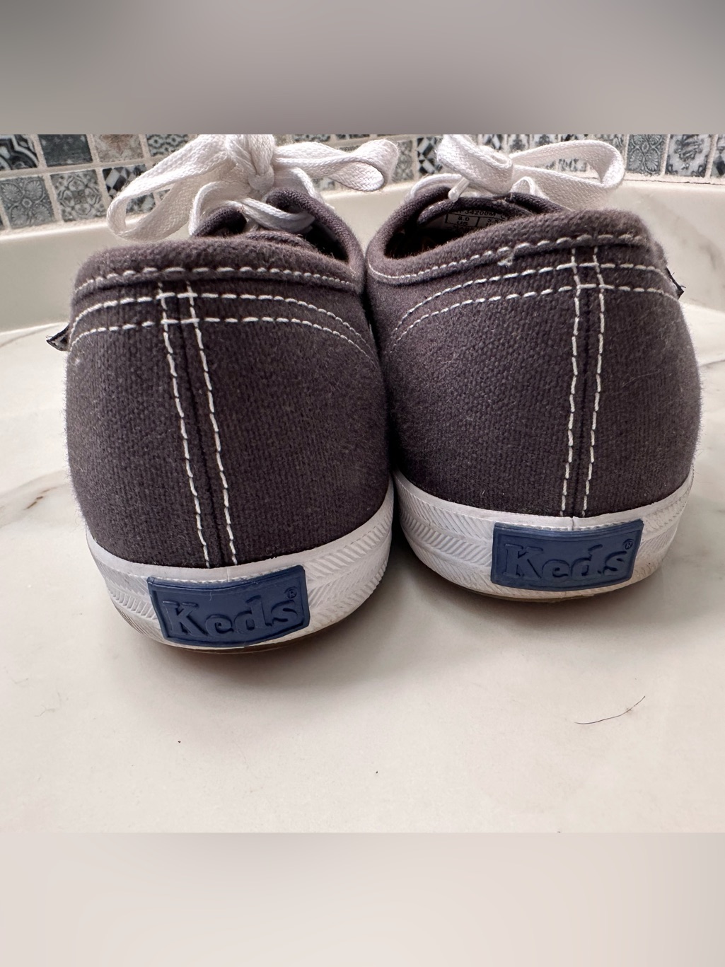 Keds Sneakers Dark Grey 8 Sneakers Tennis Shoes Women’s Excellent Condition — image 5 of 8